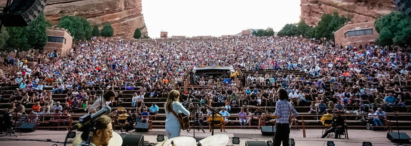 red rocks crowd